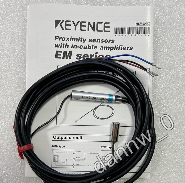 New In Box KEYENCE EM-054P Proximity Sensor