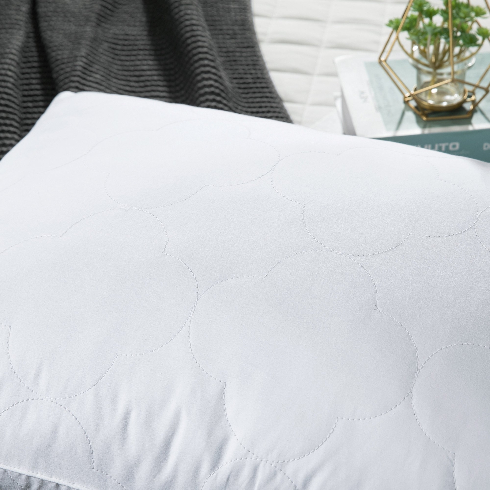 2 Pack Down Feather Blend Bed Pillows Cloud Quilted King Queen Size Pillow