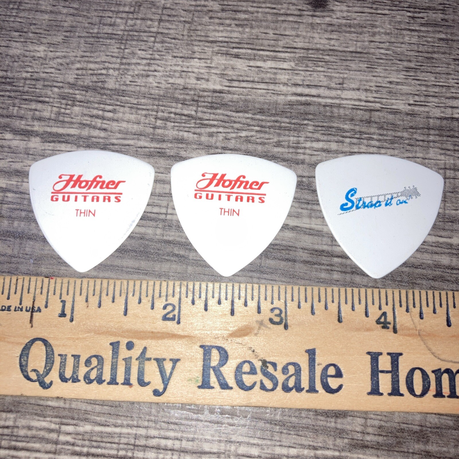 3 New Old Stock Strap It On Thin Triangle Guitar Picks 20 year old
