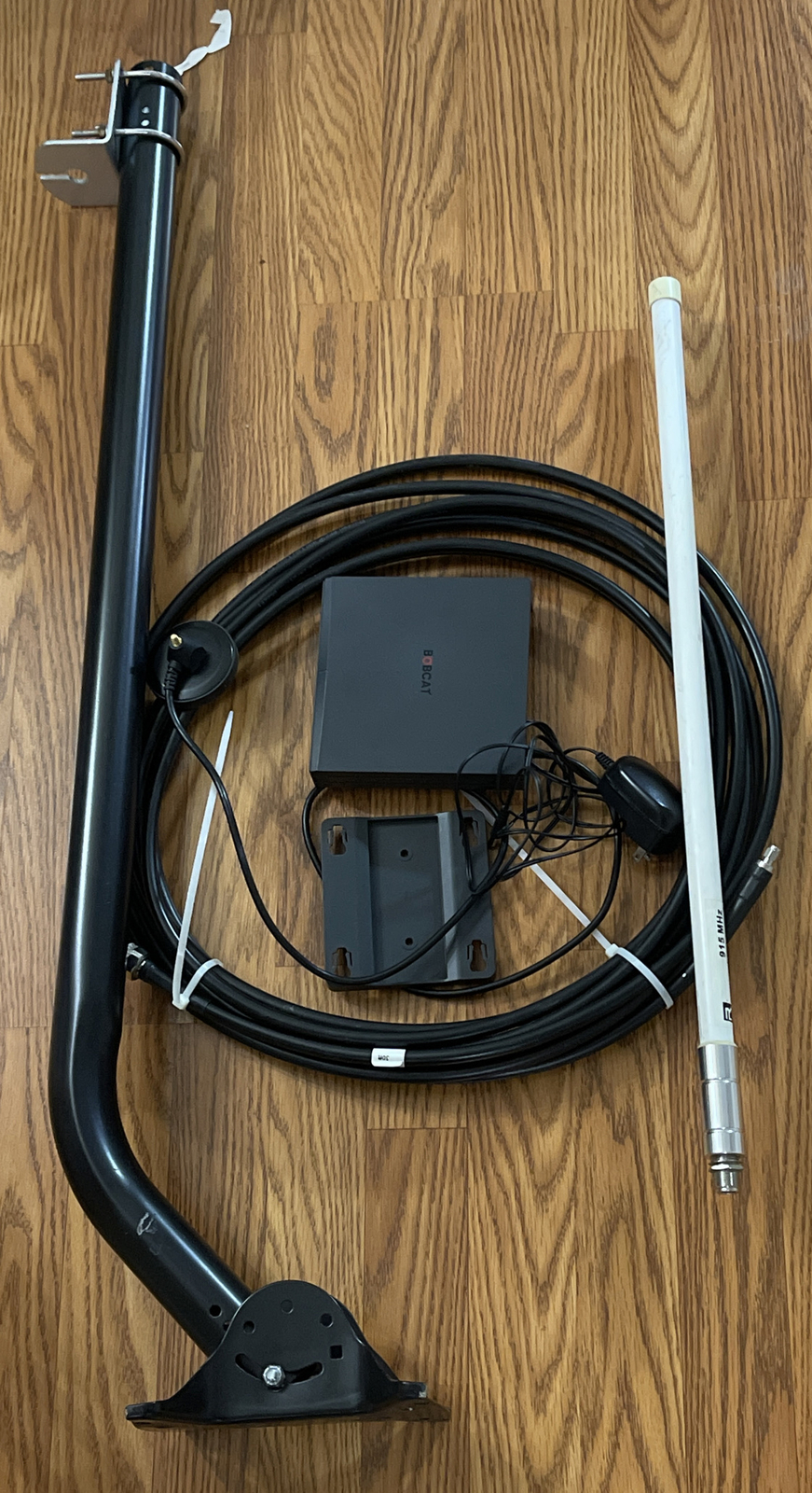 bobcat 300 helium hotspot miner with LORA Antenna plus cable & hanger hardware