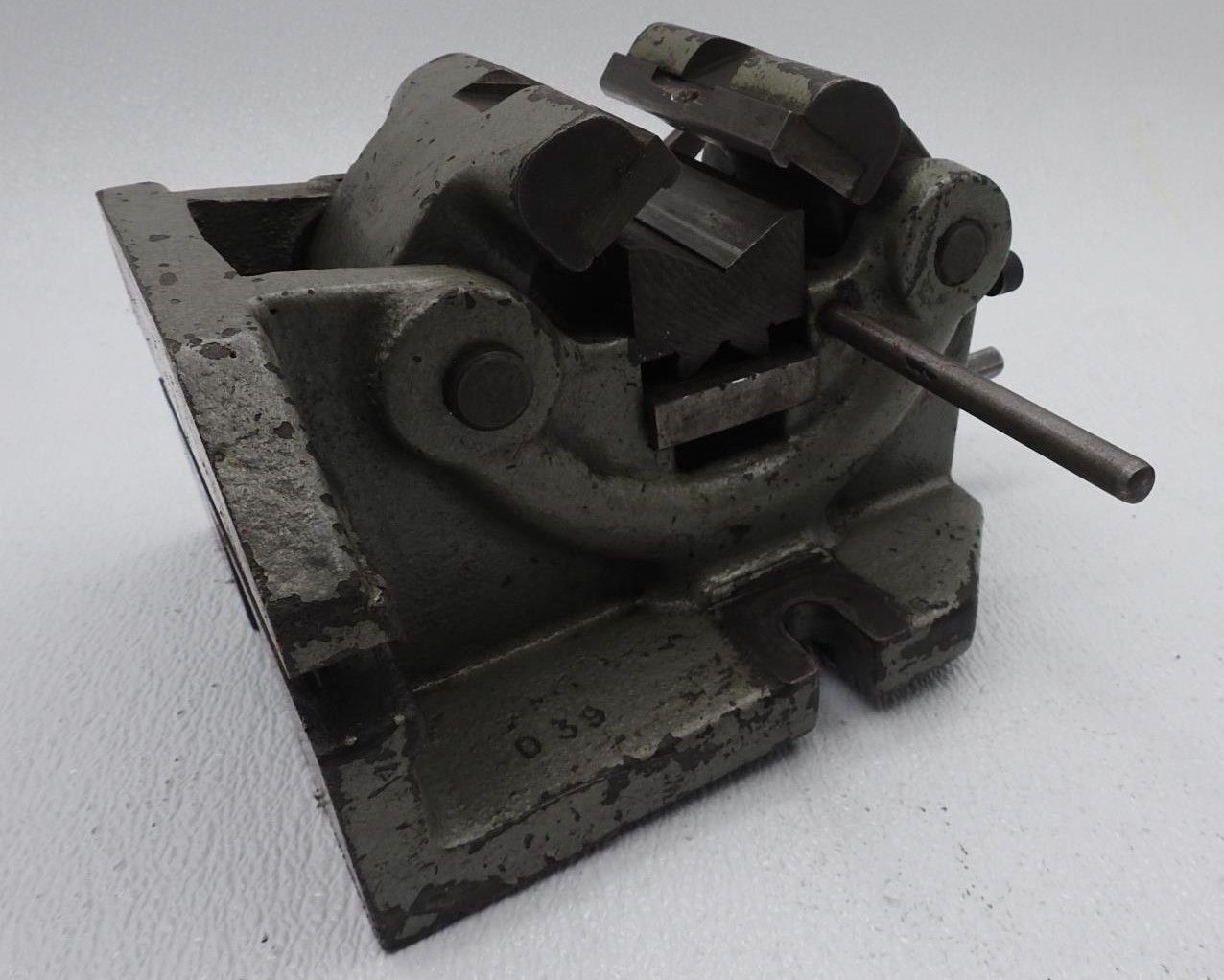 Bison Round Stock Vise - 4" HORIZONTAL/VERTICAL