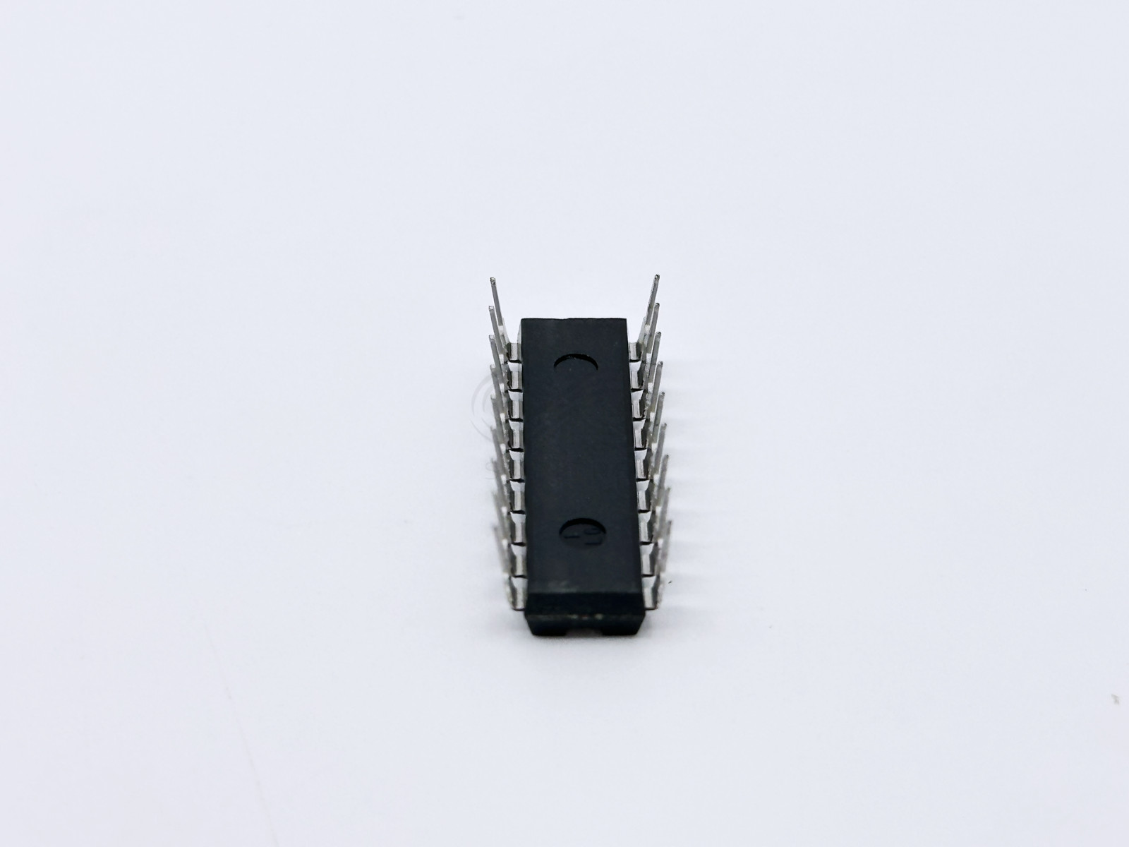 HT12D Holtek 12-Bit CMOS Remote Control Decoder 8 Address 4 Latch Data 2.4-12V