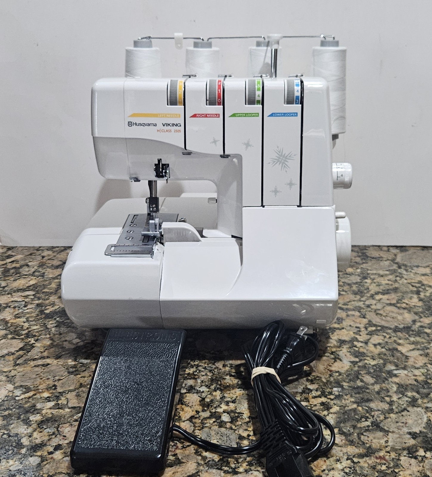 Husqvarna Viking H Class 250S Serger Overlock Sewing Machine w/ Pedal Exc. Cond.