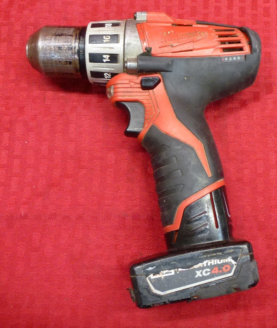 MILWAUKEE 2410-20 M12 CORDLESS ⅜” DRILL DRIVER W/ ONE BATTERY 12 VOLT