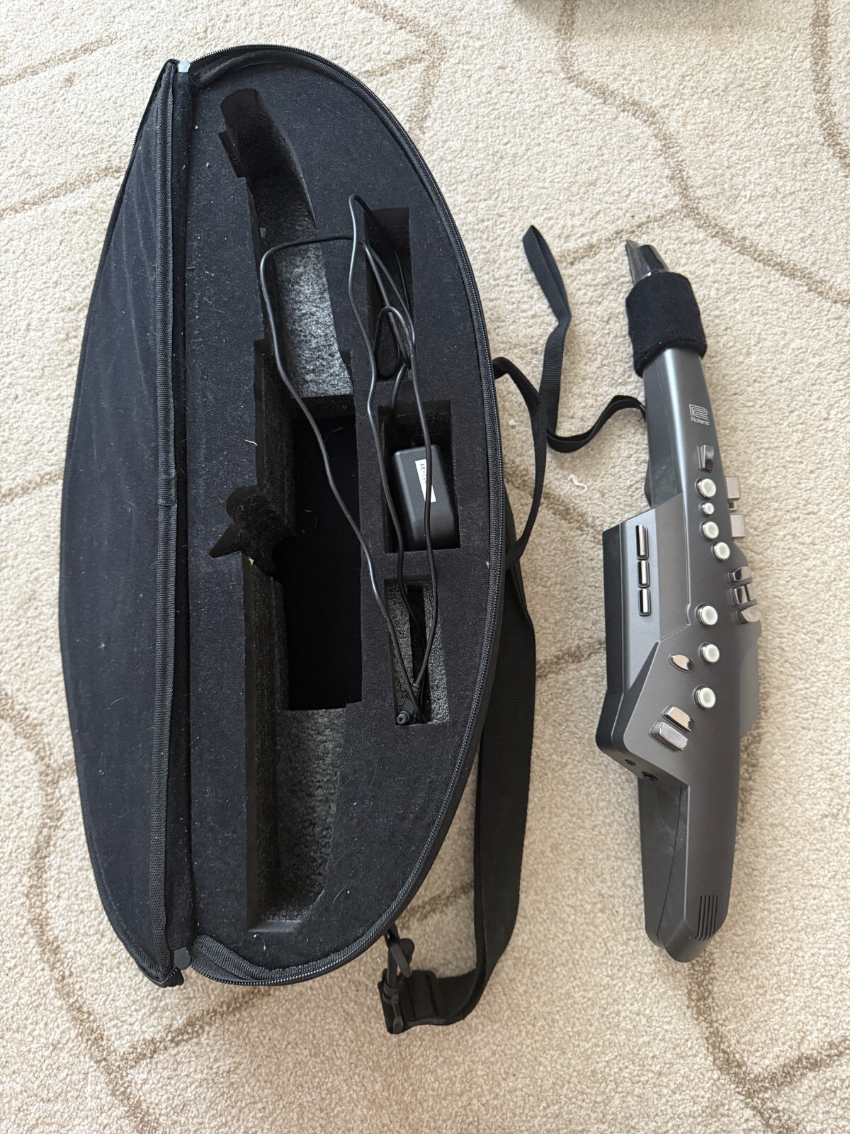 Roland AE10 Aerophone Digital Wind Instrument - black- *MINT* with case