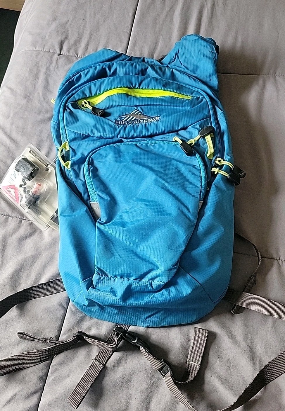 High Sierra Hydration Backpack + Water Bladder 2L – Perfect for Hiking & More!