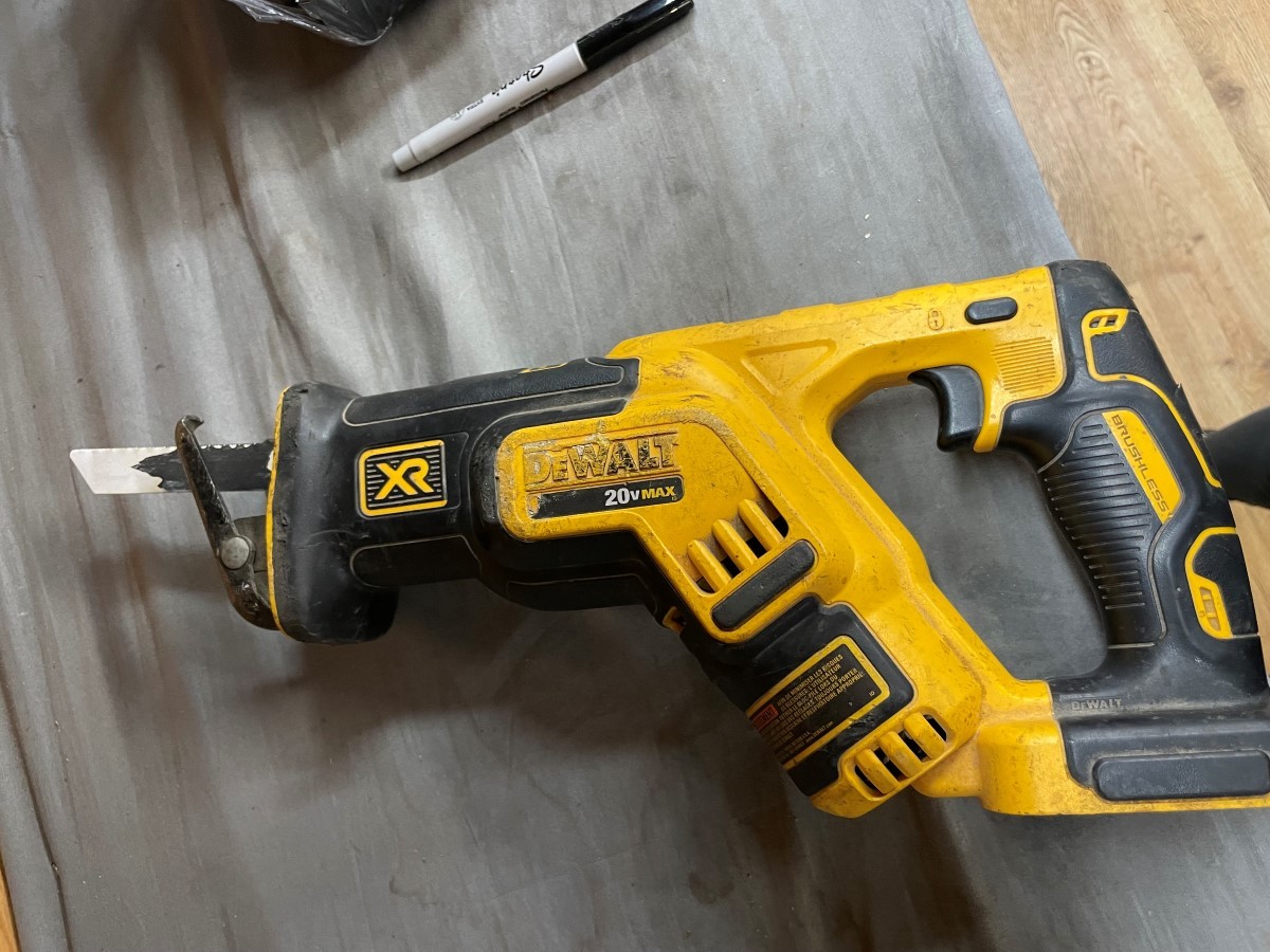 DEWALT DCS367 RECIPROCATING SAW-TESTED WORKS, COMES W BATTERY &CHARG (ECP017740)
