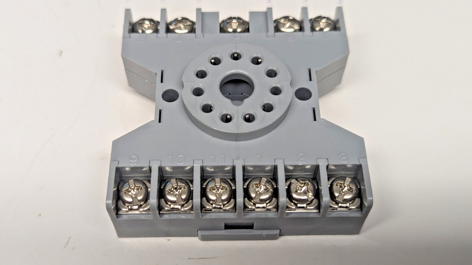 New Furnas 11-Pin DIN-Rail Relay Socket Base, 9730C-E