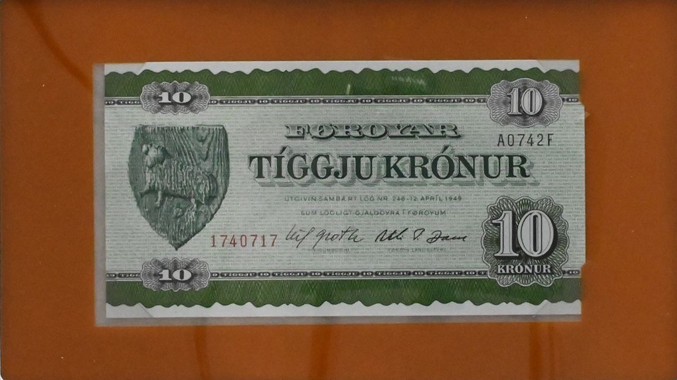 Faroe Islands 1983 10 Kroner note (1949) RC0608 combine shipping
