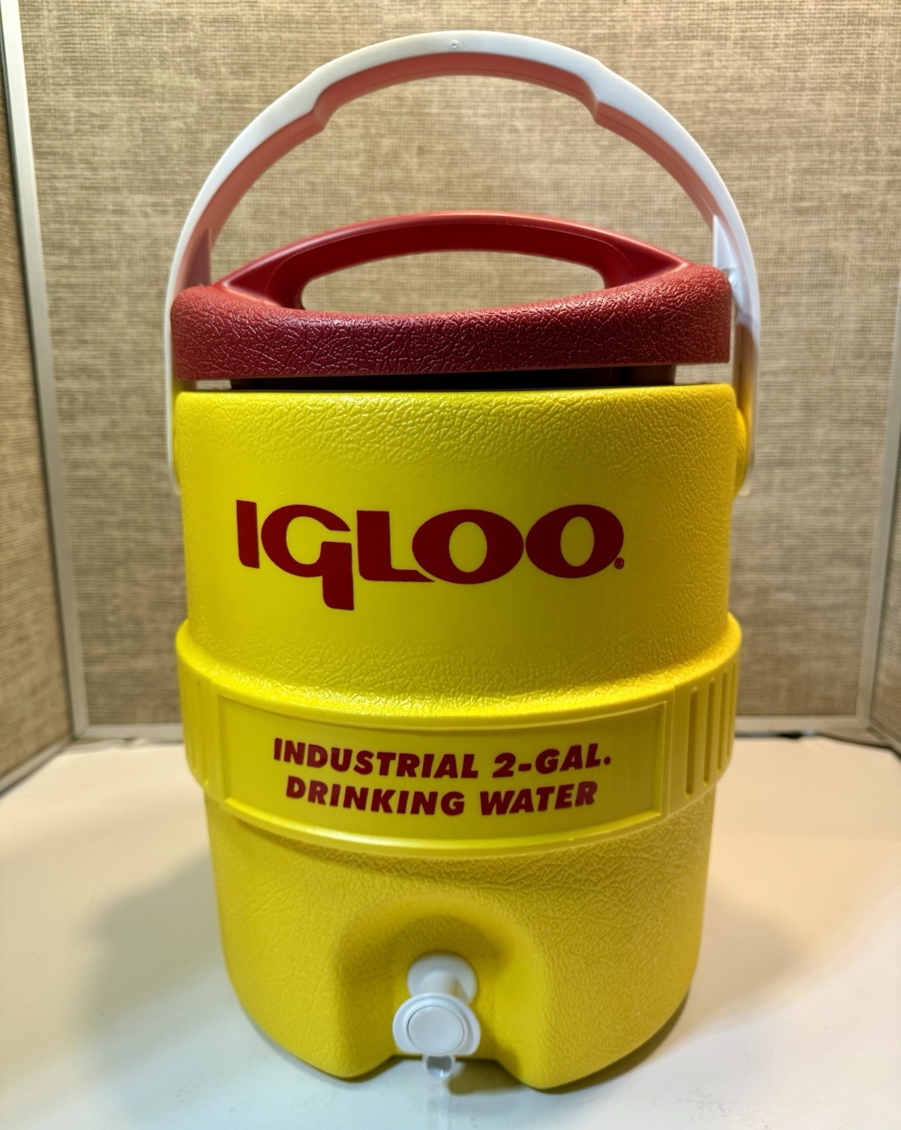 Igloo  Plastic  Water Cooler  2 gal. Yellow/Red - 400 Industrial Series - NEW!