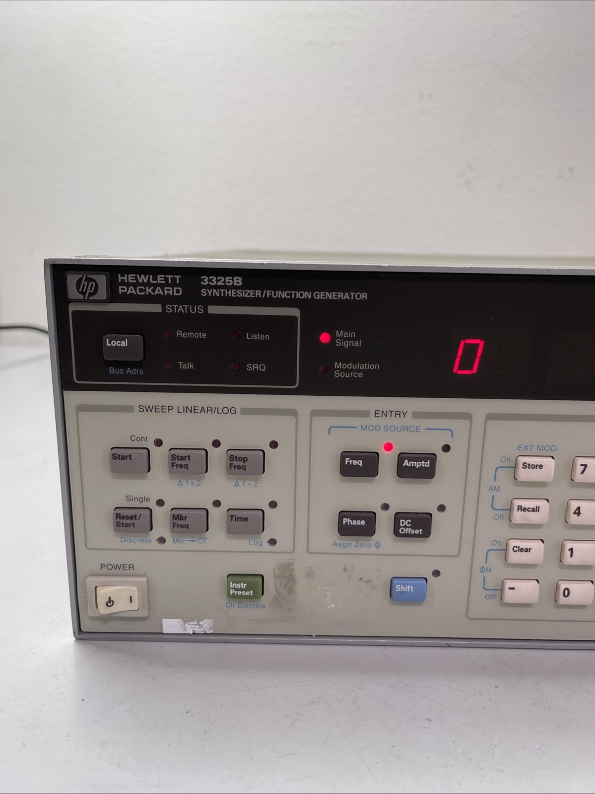 HEWLETT PACKARD HP 3325B