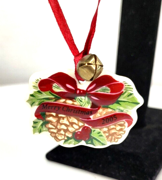 Longaberger 2005  #23174 Merry Christmas Holiday Tie on w/Bell