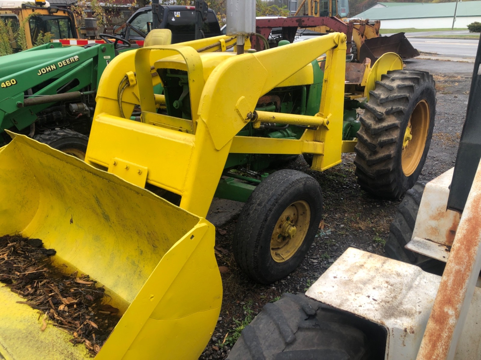 John Deere 1010 IDUSTRIAL TRACTOR WITH LOADER AND REBUILT ENGINE