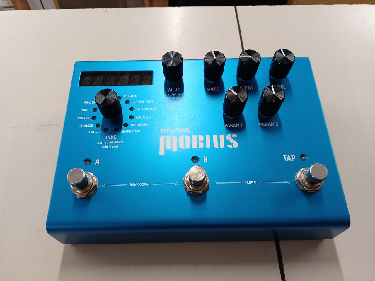 STRYMON MOBIUS Guitar Effects Pedal Multi Reverb Time Machine Studio Ready