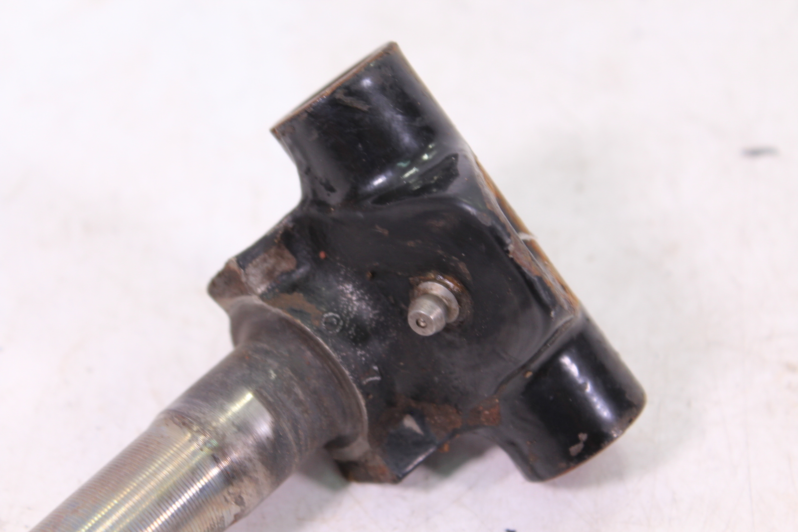 2001 POLARIS RMK 800 SPINDLE / KNUCKLE
