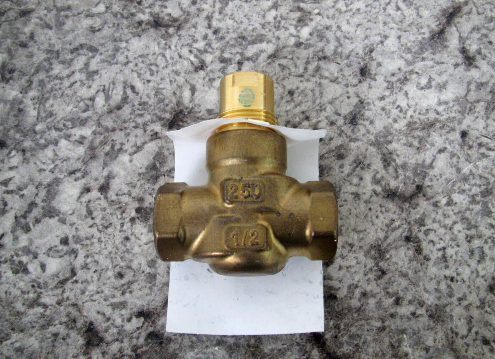 New Siemens 599-02002 / 259-02002 1/2" NPT 2-Way Brass Zone / Globe Valve