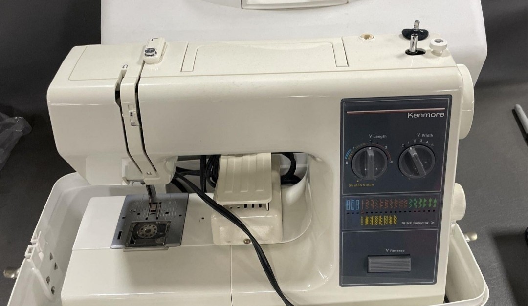 Sears Kenmore Model 1782480 Zig-Zag stitch Sewing Machine (Model 1935)
