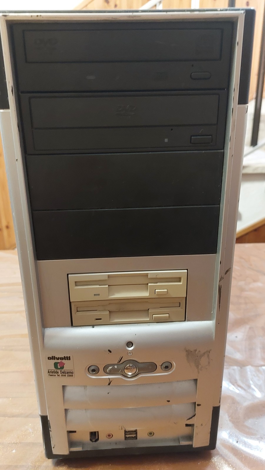 OLIVETTI PENTIUM 4 RETRO VINTAGE PC