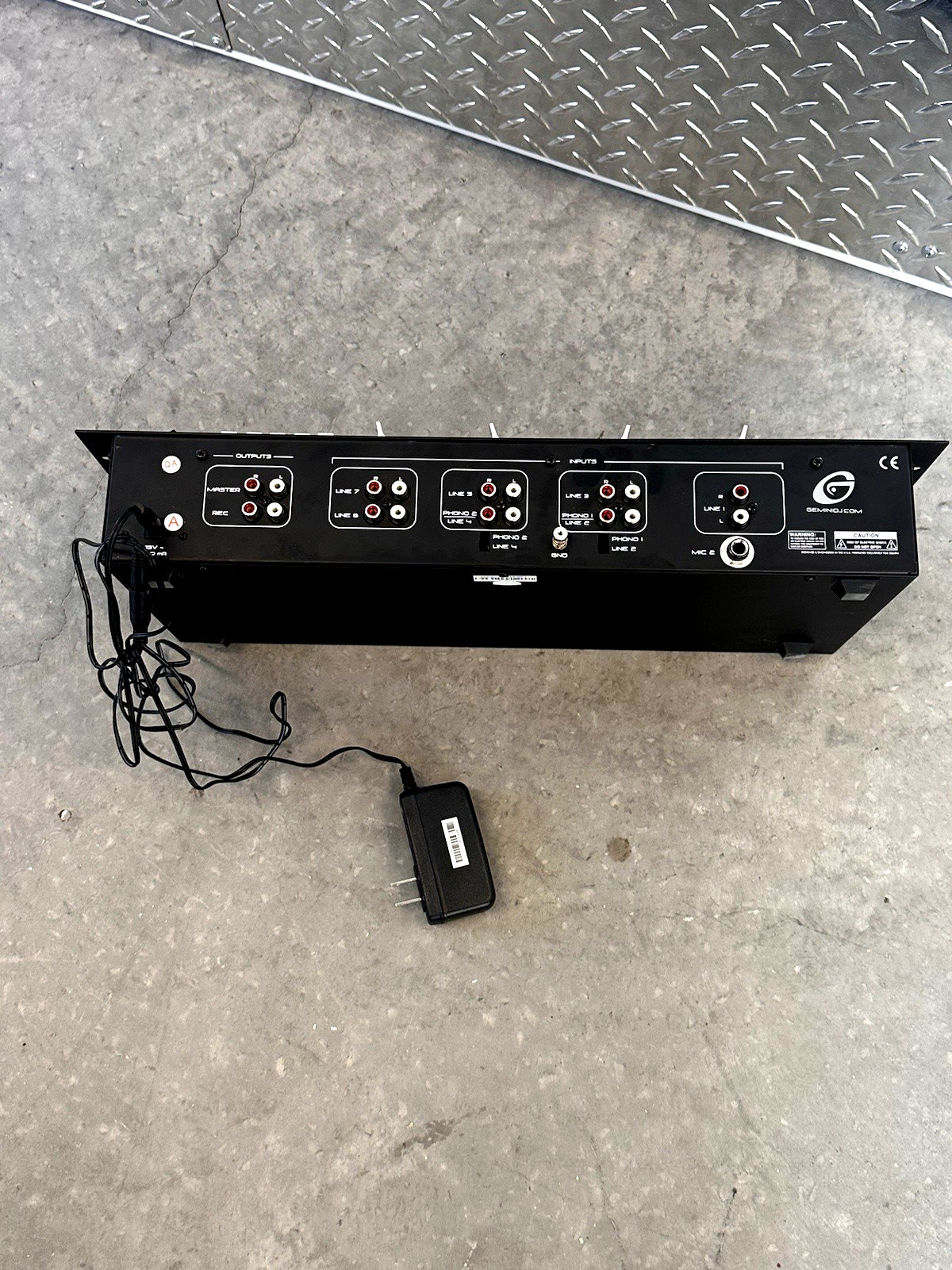 Gemini MM-01 DJ mixer
