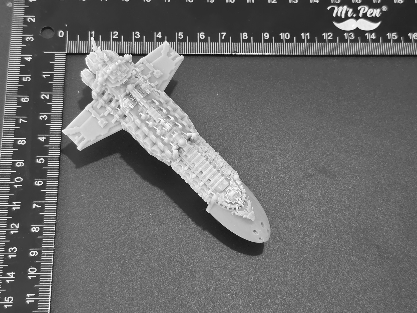Battlefleet Gothic Rogue Trader Imperial Cruiser - Compatible with BFG Ship