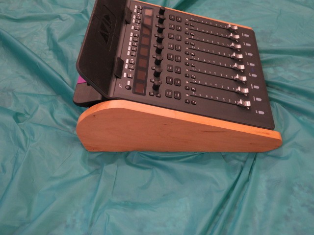 Avid S1 8 Fader Desktop Control Surface with Studio Talk Stand