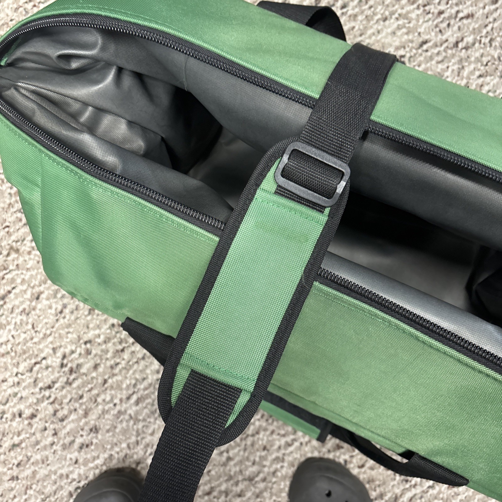 Polar Bear 24 Pack Original Nylon Soft Side Cooler Bag Green NICE!