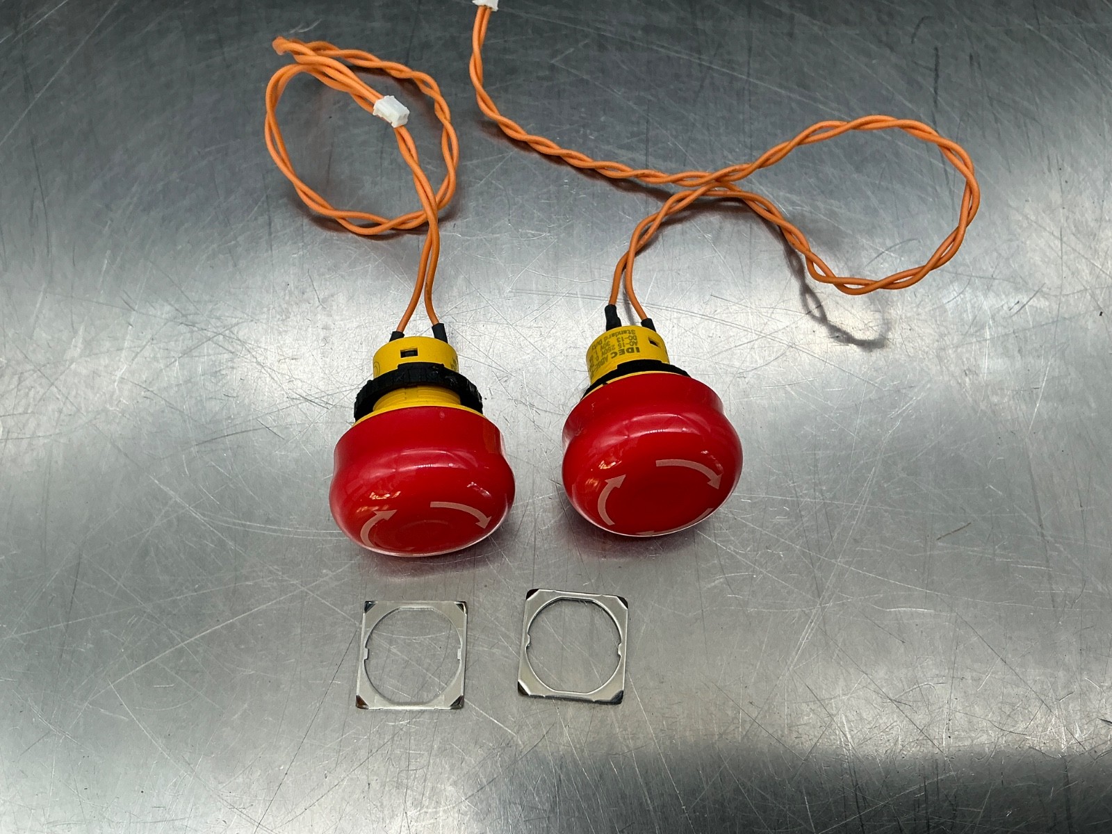 (2) Idec AB6-E-BV Emergency Stop Button 6mm x 6