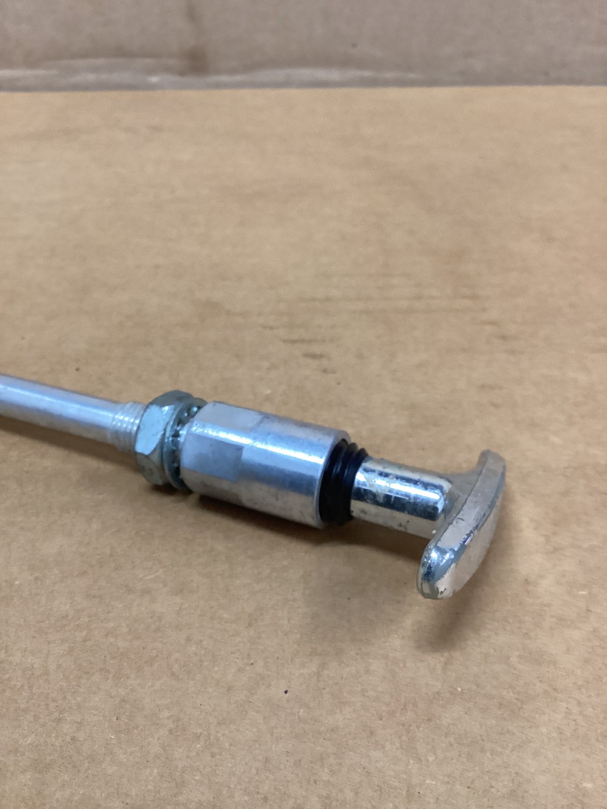 Control cable pull twist/lock 40"L T-handle 5340-01-389-9803
