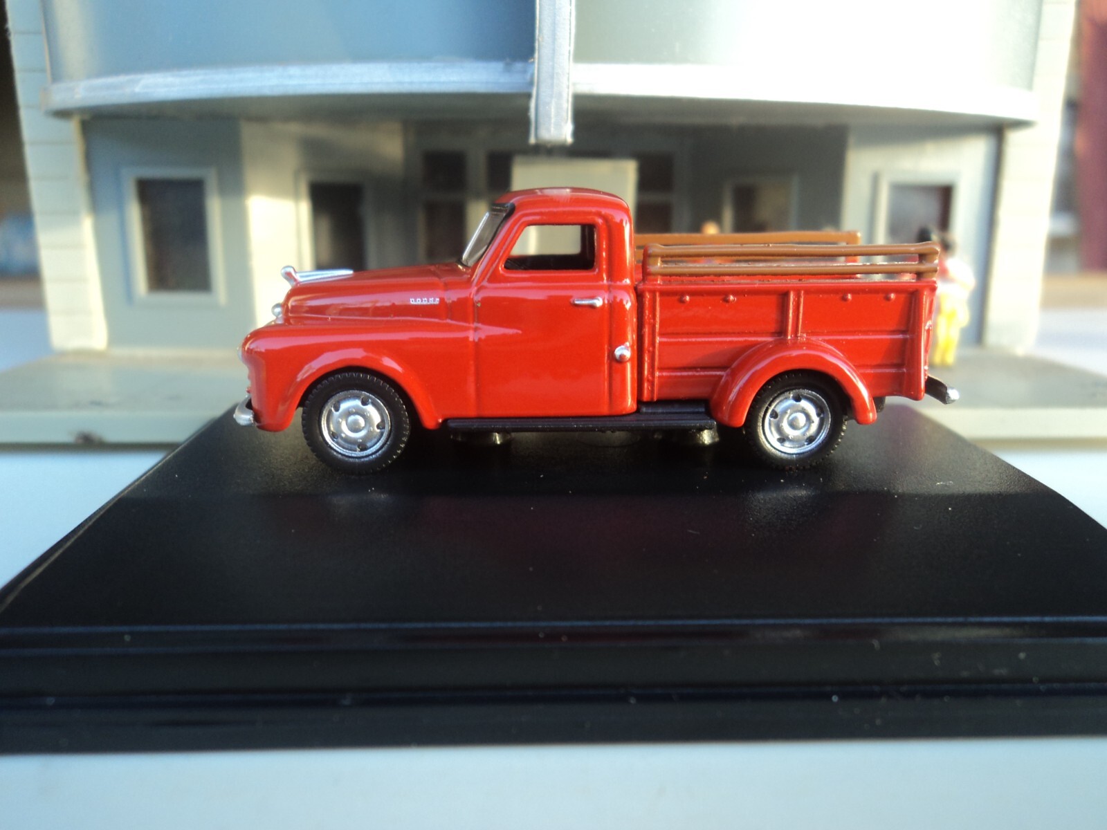 Oxford  1948  DODGE B-1B  Pickup Truck  Red    1/87  HO  diecast car
