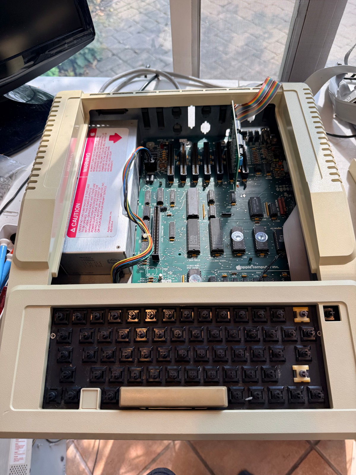 Apple IIe Enhanced Computer 128K(A2S2064) • Apple DuoDisk (A9M0108) • Working
