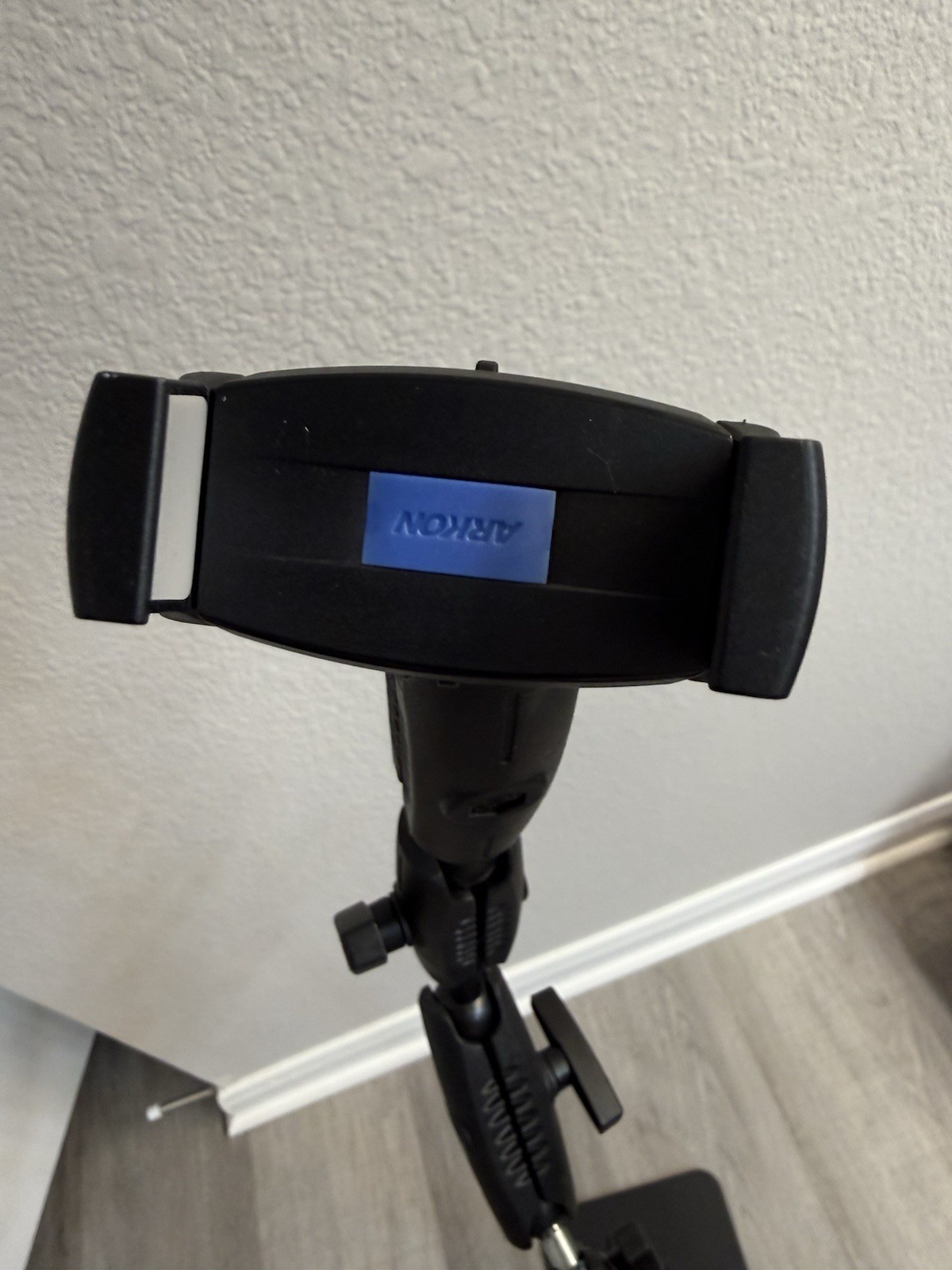 Arkon Remarkable Creators Phone And Tablet Or Camera Stand With Ring Light.