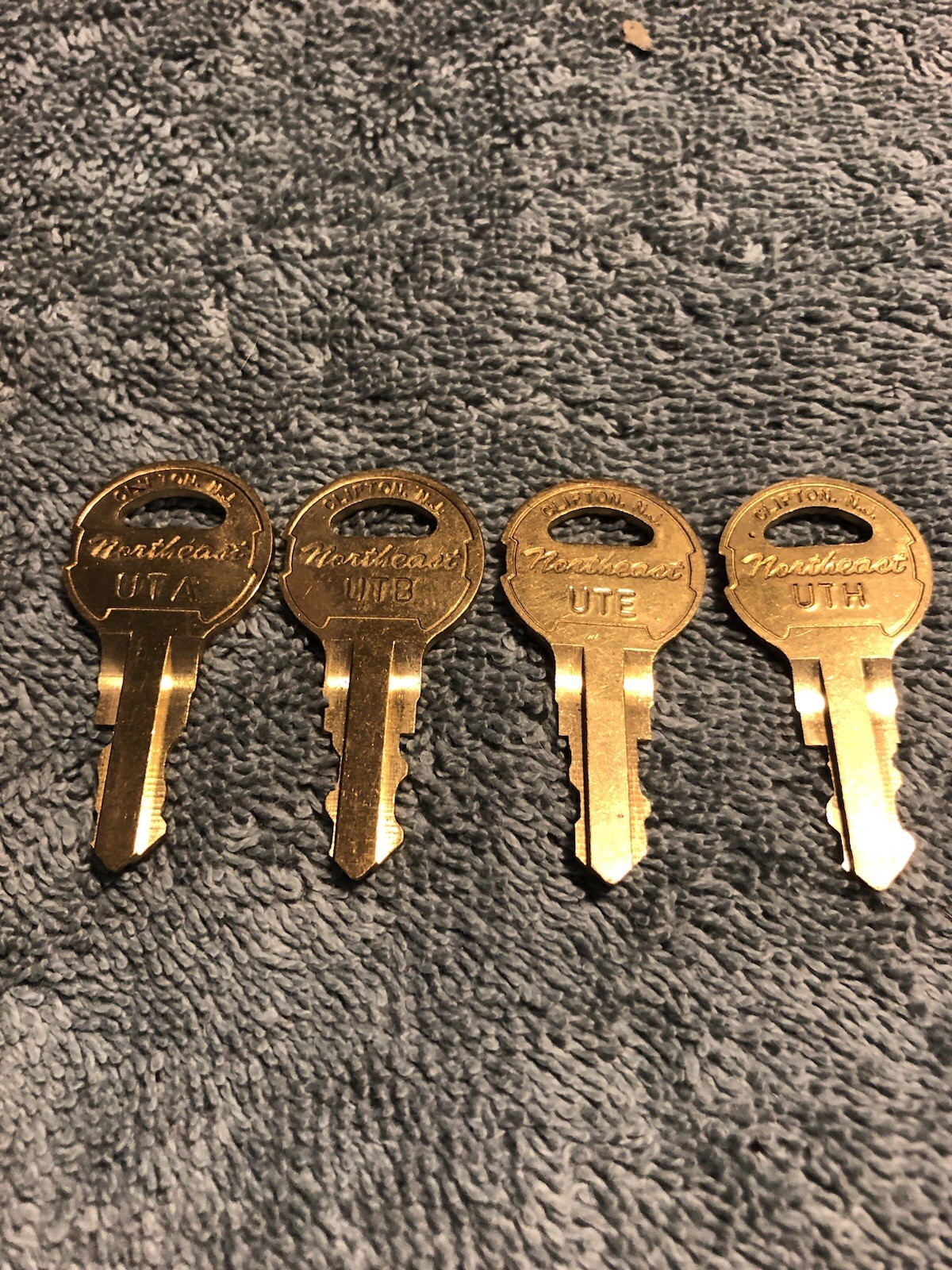 Service Keys  UTA-UTB-UTE-UTH. All New