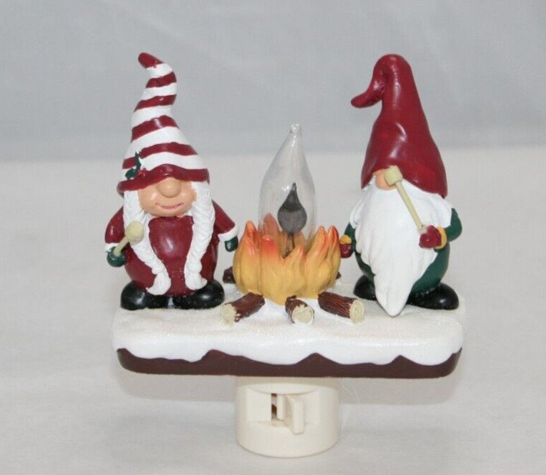 2013 Christmas Pair of Gnomes Couple Campfire Flickering Plug Nightlight *WORKS