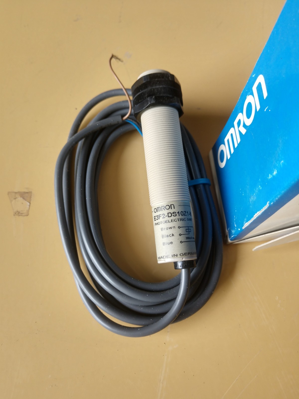 OMRON E3F2-DS10Z1-N BRAND NEW NOS
