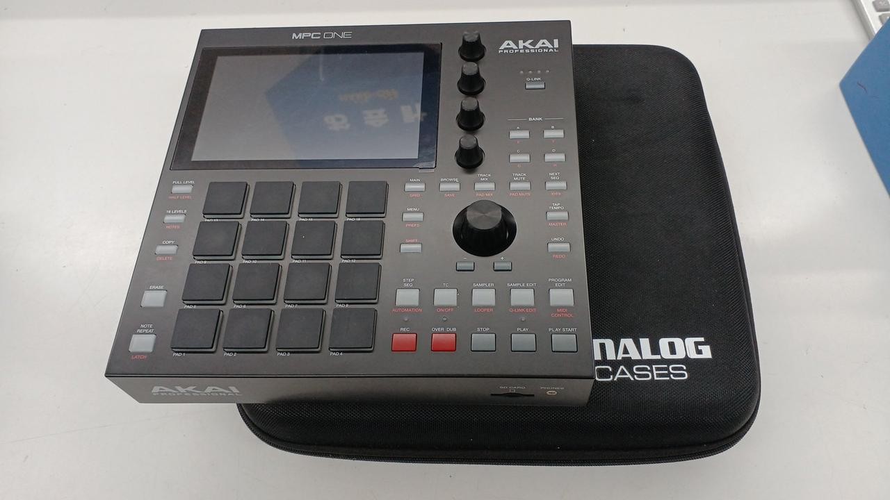 AKAI MPC ONE Standalone Music Production Center w/ Accessories Japan JP MG01 3.0