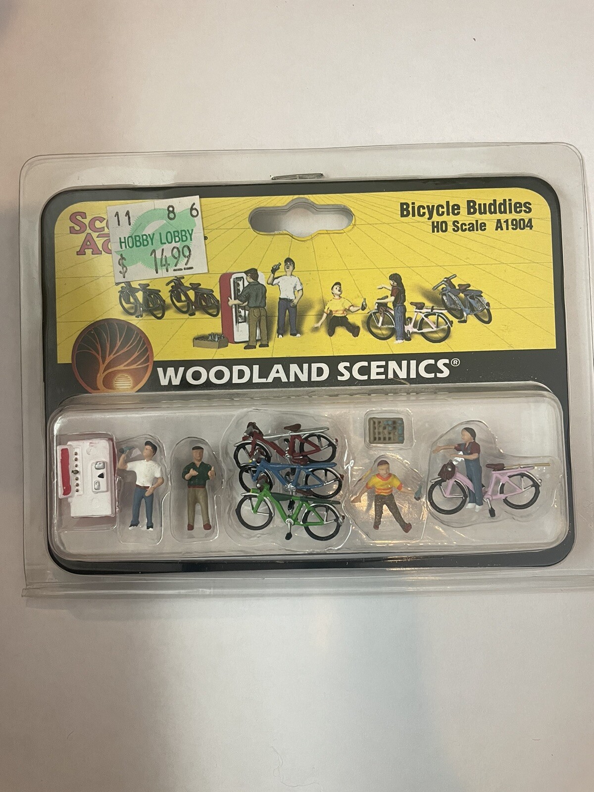 Scenic Accents(R) Figures -- Bicycle Buddies pkg(4) HO SCALE