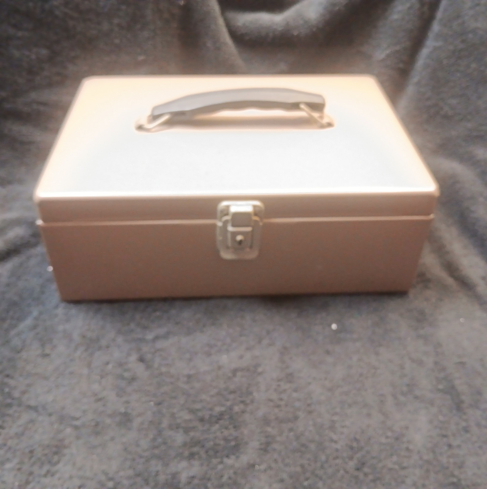 Vintage Rockaway Tan Metal Lock Box w/ 2 Keys Made USA 11” x 8” x 4”