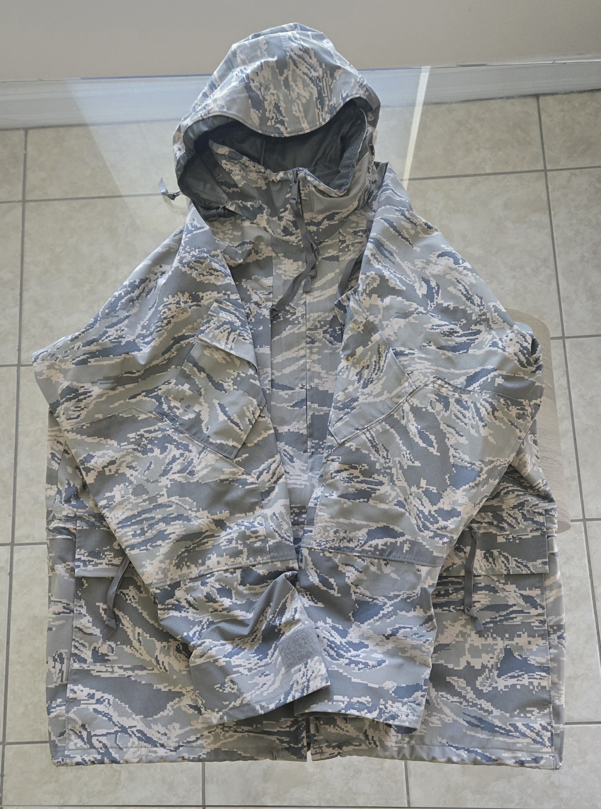 U.S. Air Force APECS Gore-Tex Parka ABU Tiger Stripe Camo Jacket Large Regular