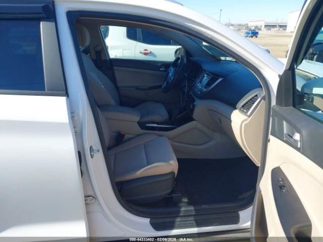 TUCSON 2017 Glove Box 5025505