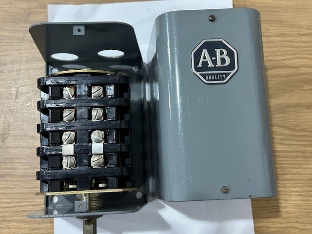ALLEN BRADLEY  350-BAV111 REVERSING DRUM SWITCH 3 PHASE  *NEW SURPLUS*