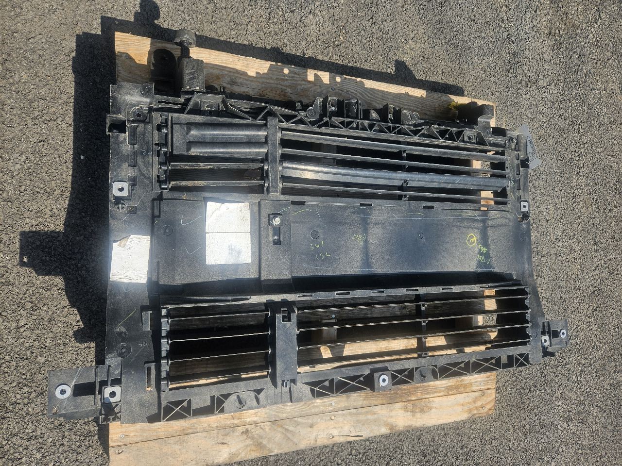 2018 Ford EcoSport Active Grille Air Shutter Assembly OEM Factory Tested