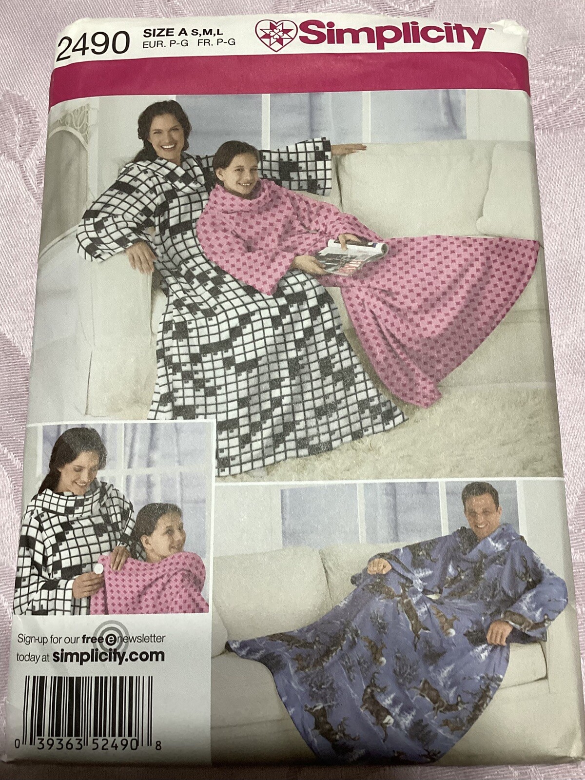 Simplicity Pattern 2490 Lounge Fleece Blanket in 3 Sizes S-M-L Uncut FF