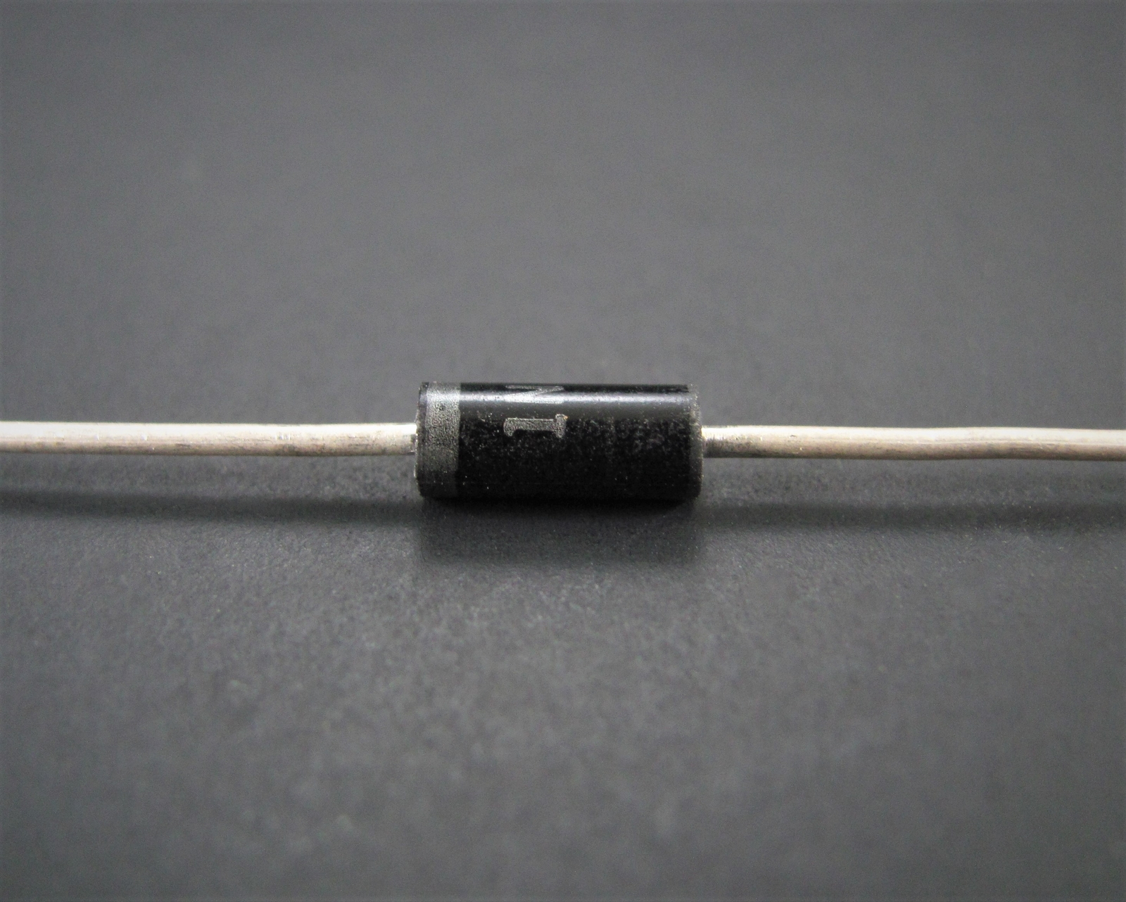 (3x) Taitron 1N5337B - 4.7V - 5W - Zener Diode - ±5% Tolerance