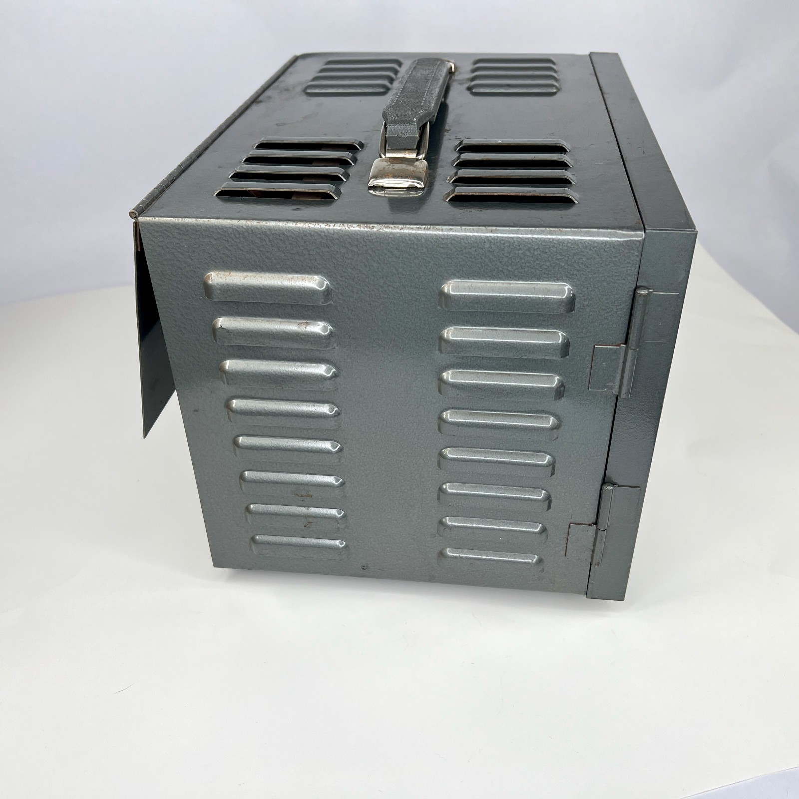 B&K Model 850 Color Analyst CRT TV Test Equipment - Powers On - READ BELOW