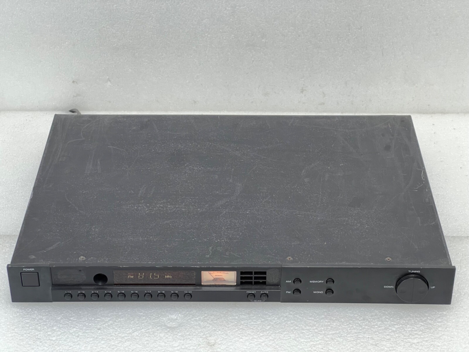 Vintage Carver TX-8 AM FM Slim Low Profile Synthesizer Stereo Tuner - Black