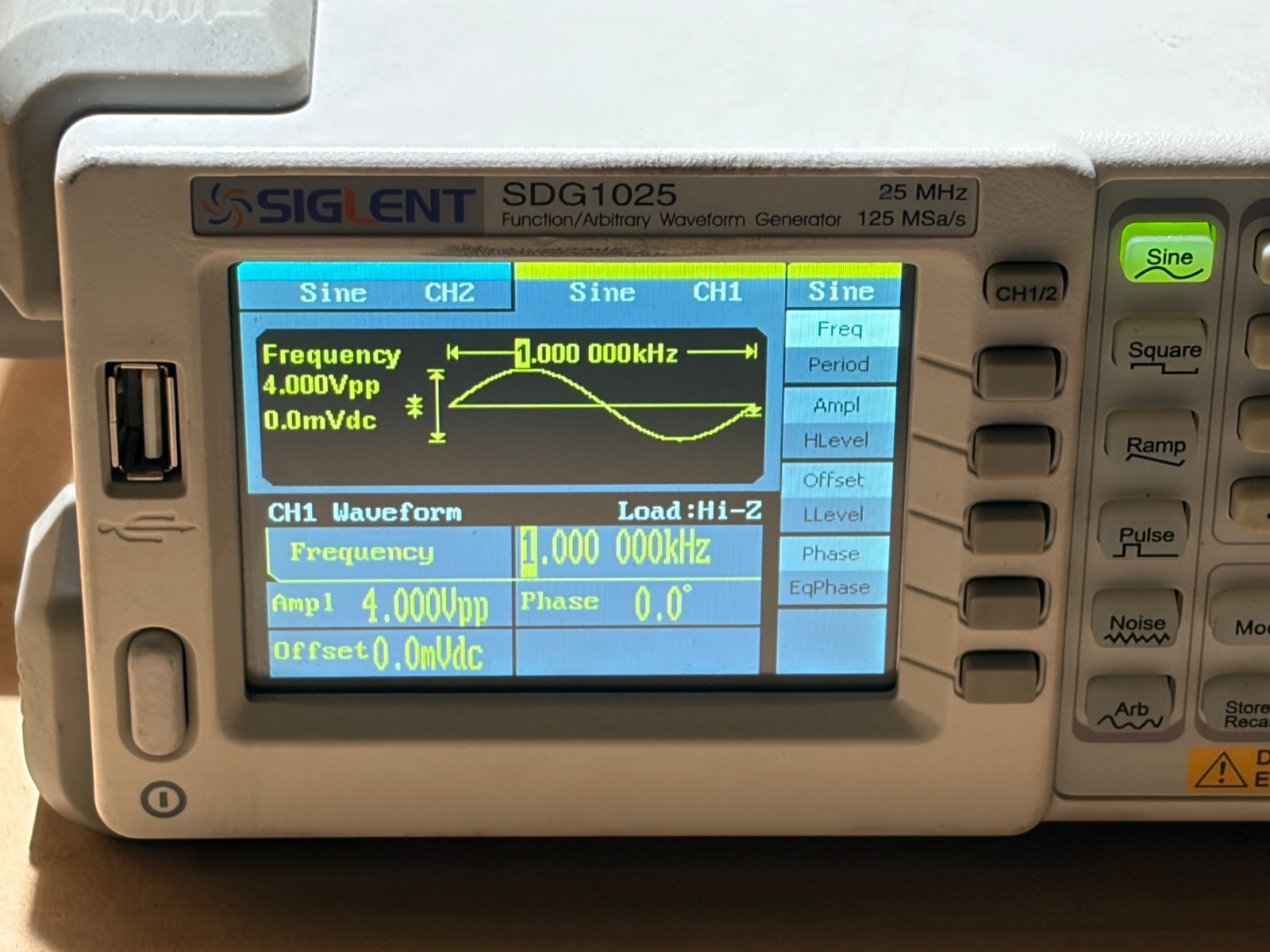 SIGLENT (SDG1025) 25MHz Function/Arbitrary Waveform Generator -125 MSA/S