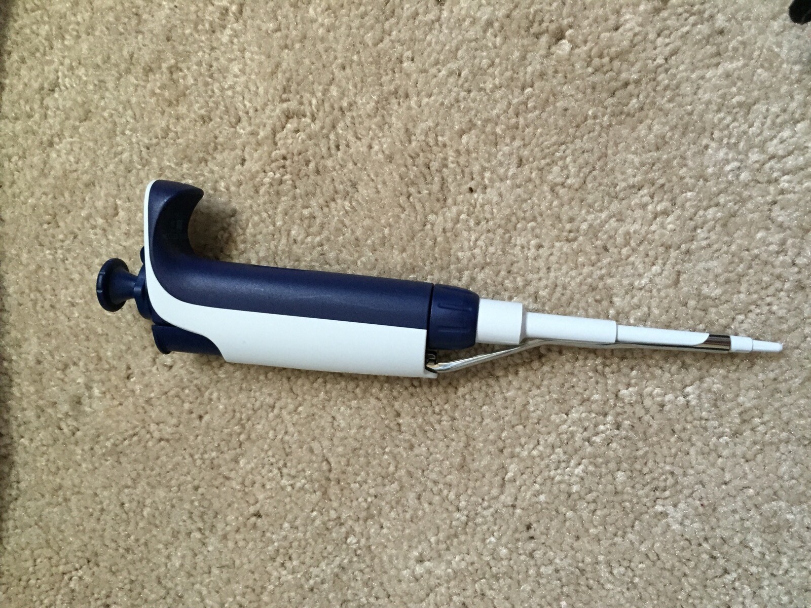 Rainin L-20 XLS Pipette, LTS, 2-20 µL Volume, Lite-Touch, Magnetic Assist, RFID