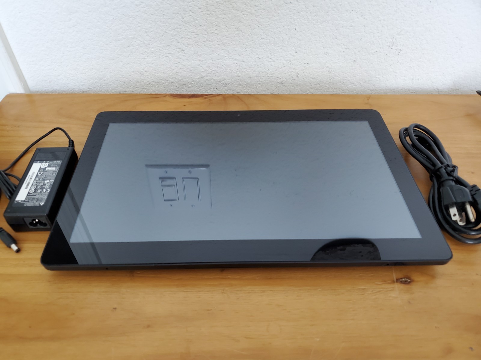 ELO 15" I-Series 4.0 AiO Android 10 Touchscreen Tablet Computer - E391032