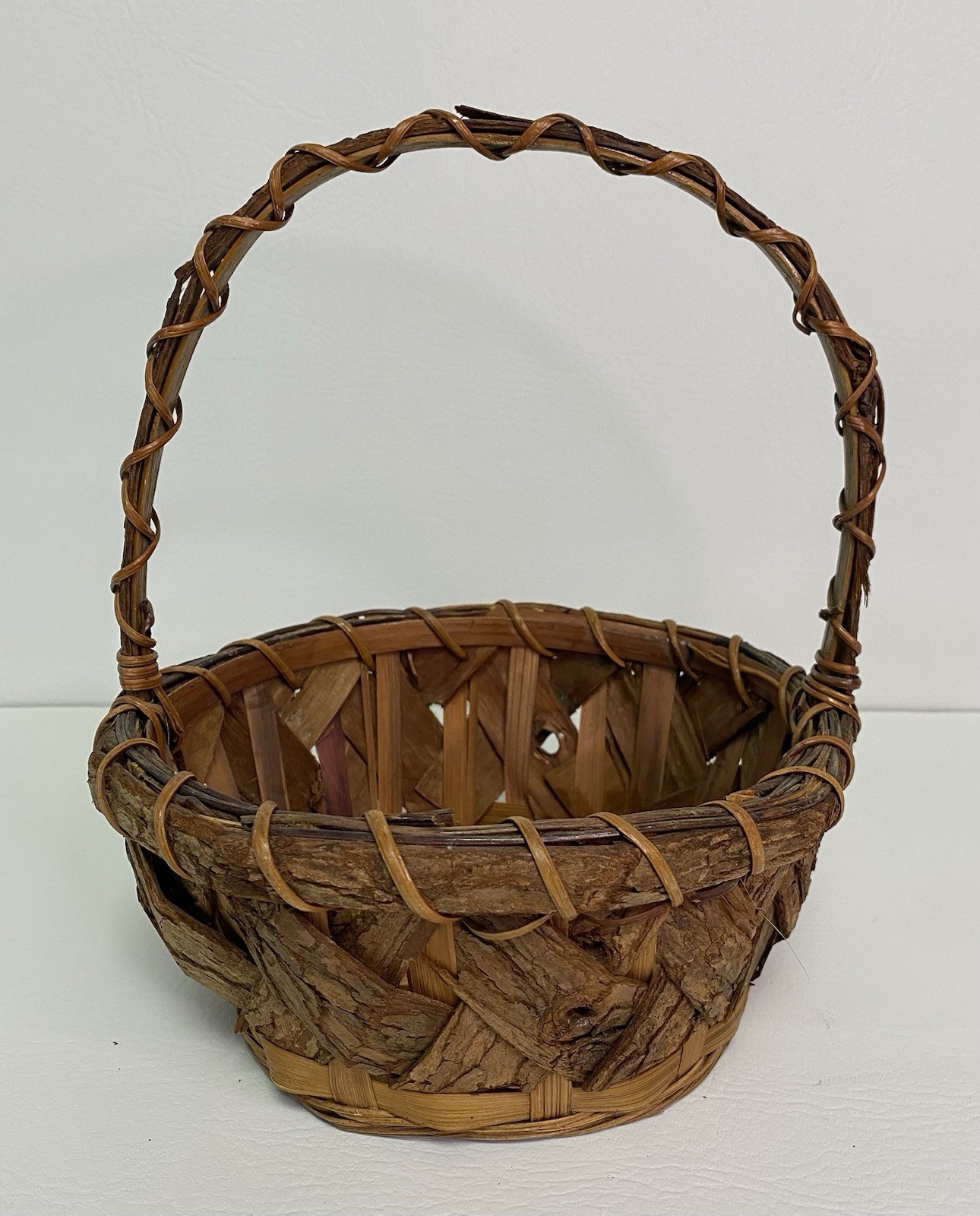 Natural Bark Woven Round Basket With Handle 8” X 4”