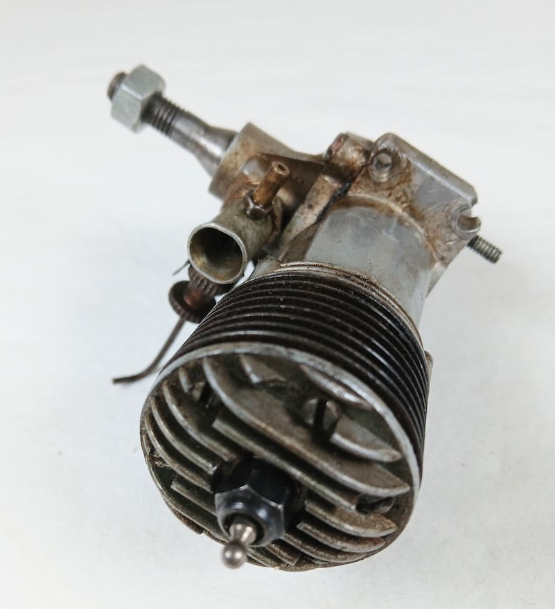 VINTAGE FORSTER 29 GLOW MODEL AIRPLANE ENGINE BROKEN REAR MOUNTS MISSING PARTS